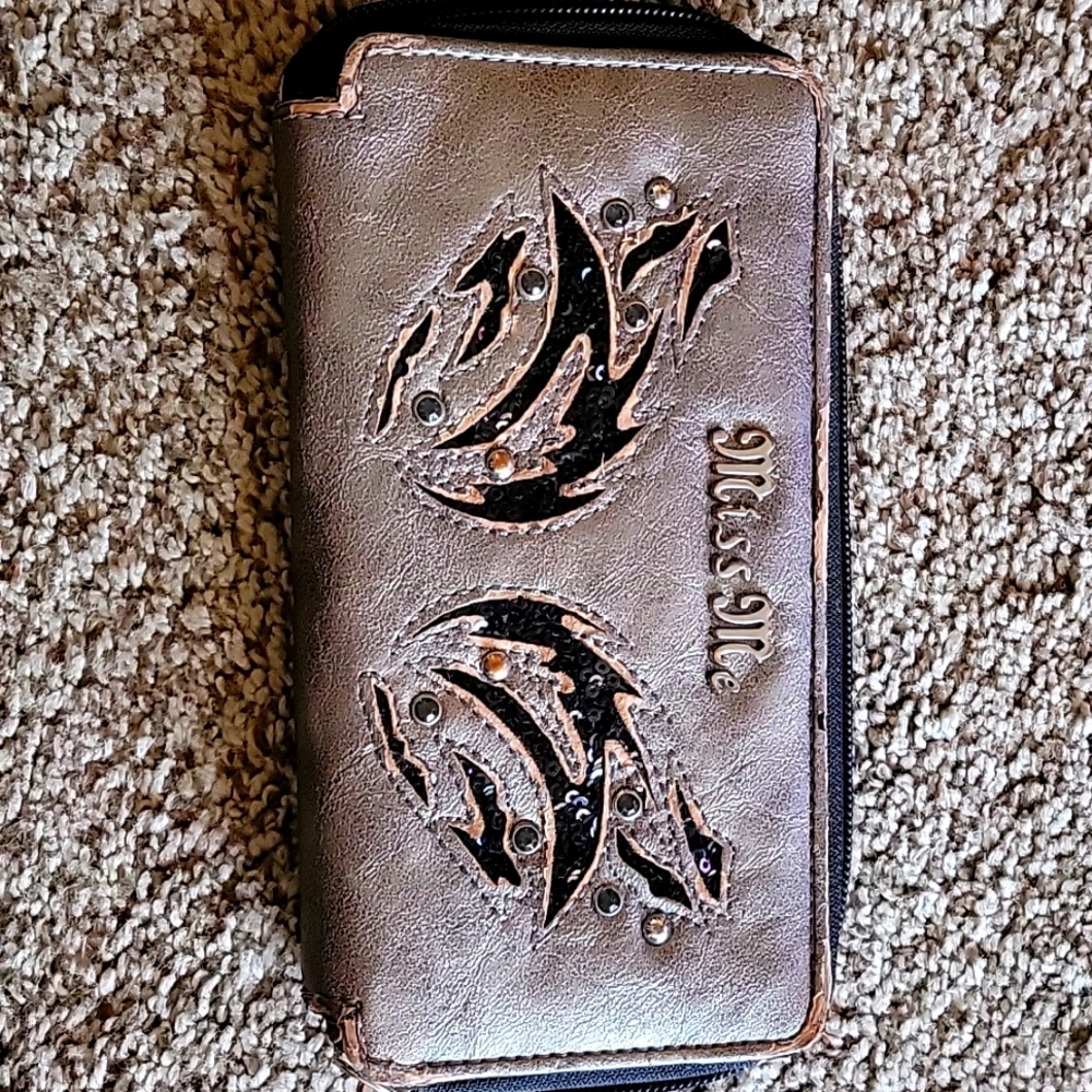 COPY - Distressed miss me wallet